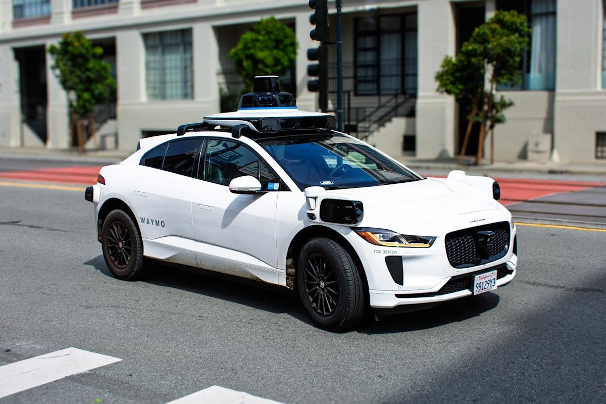 Waymo plans to launch fully autonomous taxi service in London next year