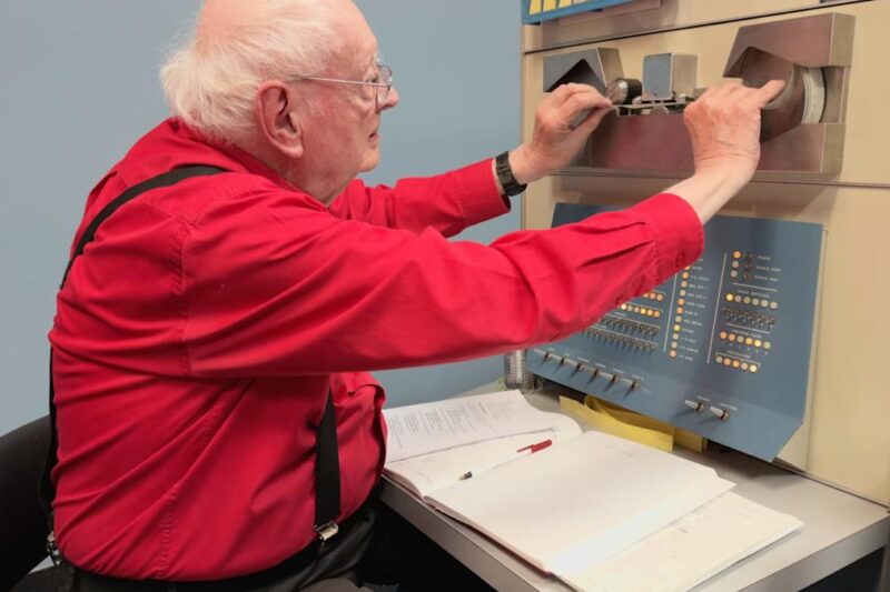 Someone programmed a 65-year old computer to play Boards of Canada’s ‘Olson’