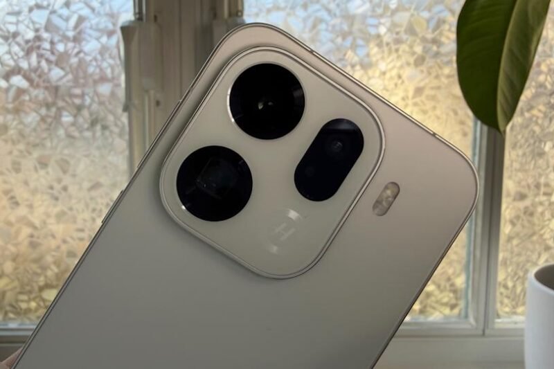 Oppo’s Find X9 Pro has a detachable telephoto lens and a gigantic battery