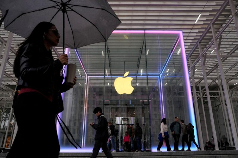 Apple halves App Store fees for mini apps