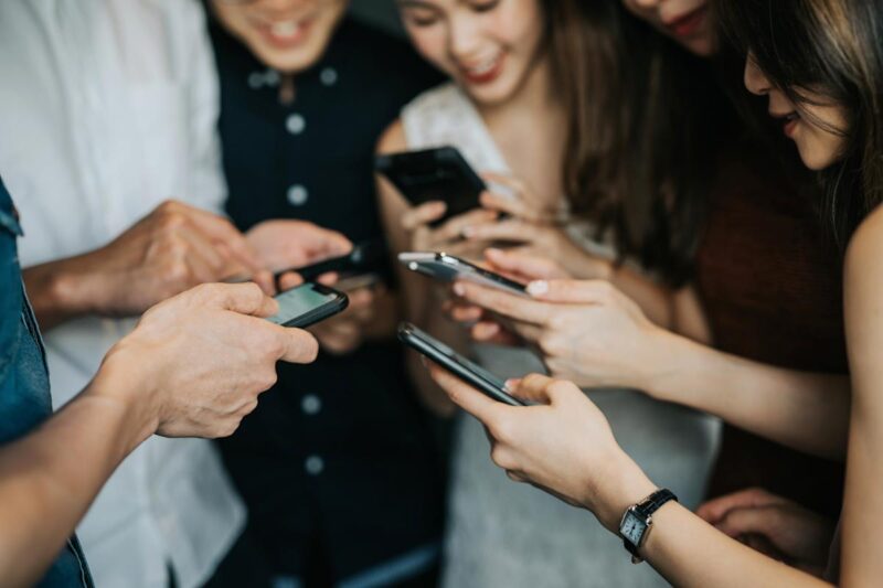 WhatsApp enables interoperability with two other messengers in the EU