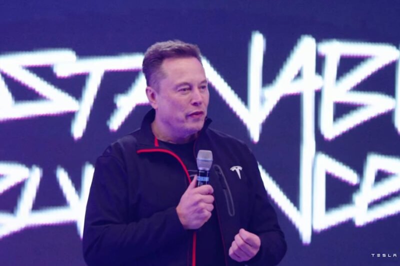 Elon Musk says Tesla owners can ‘text and drive’ very soon